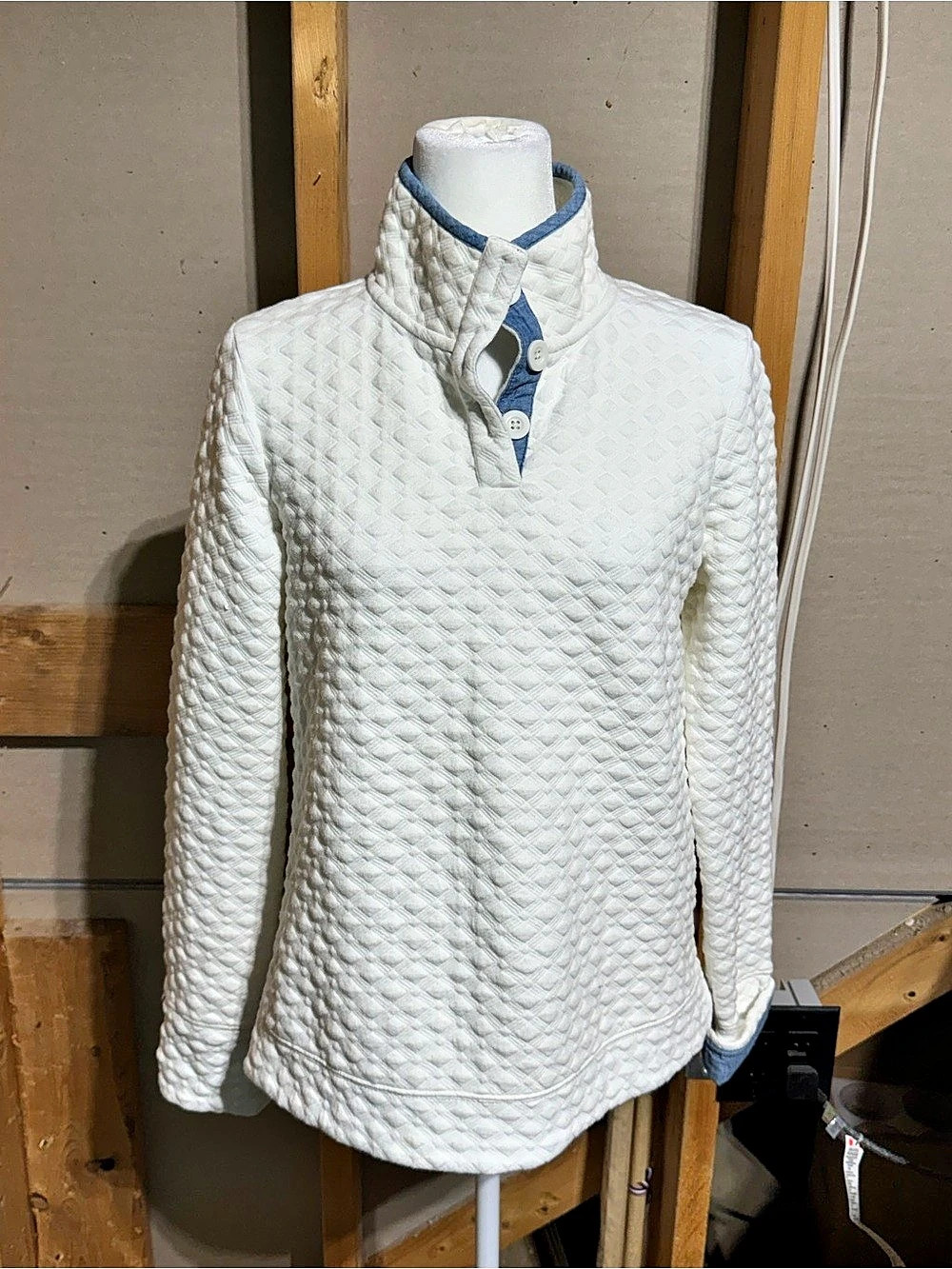 Crown & Ivy Quilted Quarter-Zip Pullover in White Size Medium